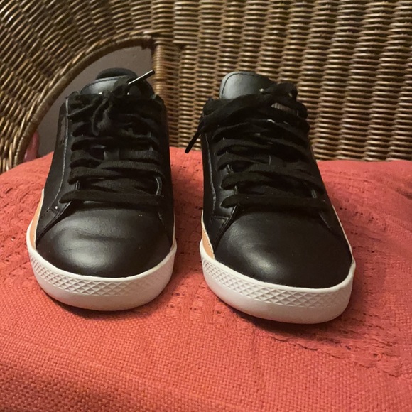 Puma Classics Black with Peach size 8 1/2 - Picture 3 of 10